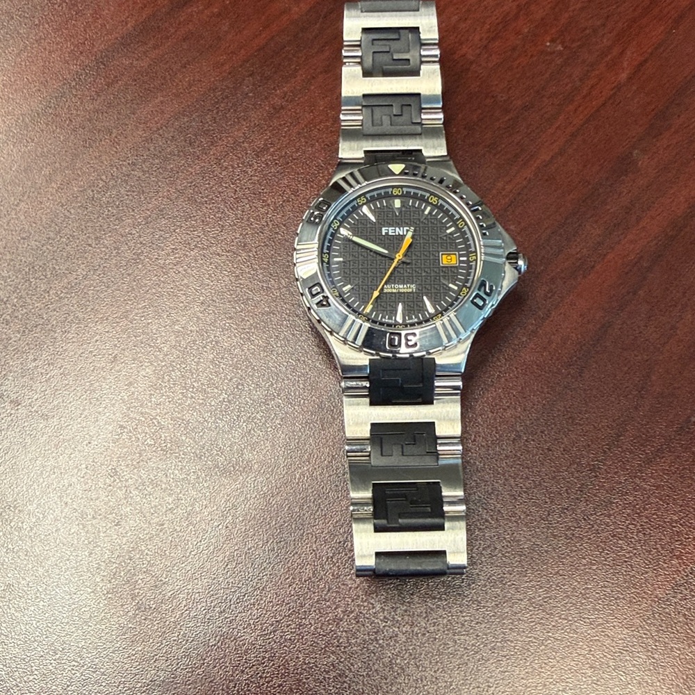 Fendi Men's Silver and Automatic Black Dive Watch Nautical Collection - Picture 2 of 8